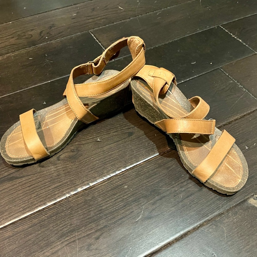Teva Women's Cabrillo Leather Wedge Strappy Sandal size 7 US